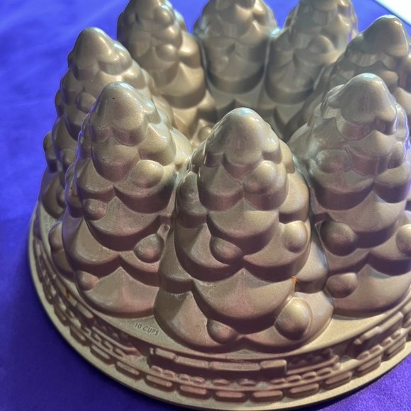 📌NORDIC WARE CHRISTMAS HOME DECOR KITCHEN HOLIDAY TREE BUNDT CAKE PAN - Picture 6 of 10